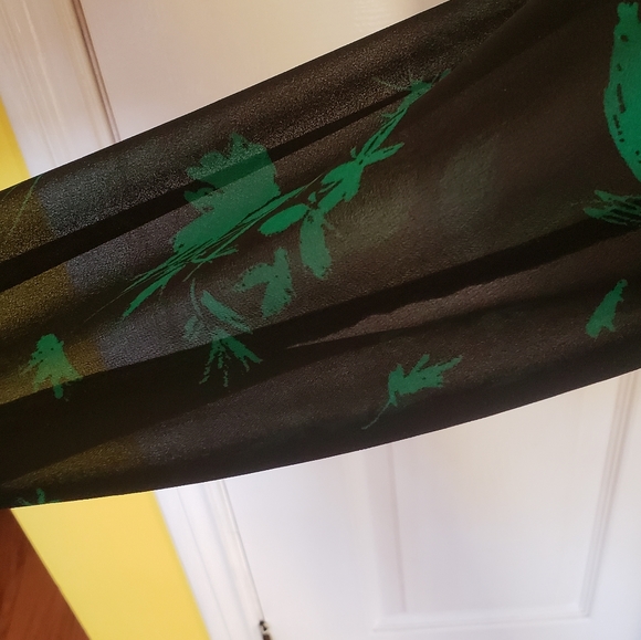 Torrid floral print shirt, plus size 0, green and black - Picture 5 of 8